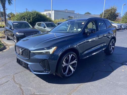 2023 Volvo XC60 B6 Ultimate Dark Theme