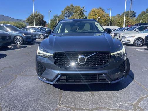 2023 Volvo XC60 B6 Ultimate Dark Theme
