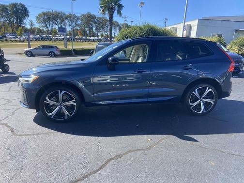 2023 Volvo XC60 B6 Ultimate Dark Theme