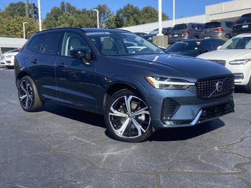 2023 Volvo XC60 B6 Ultimate Dark Theme