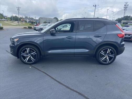 2022 Volvo XC40 T5 R-Design