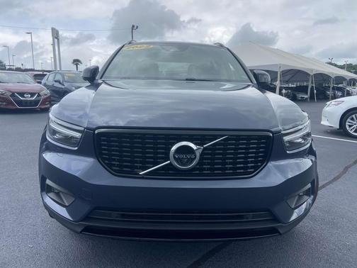 2022 Volvo XC40 T5 R-Design
