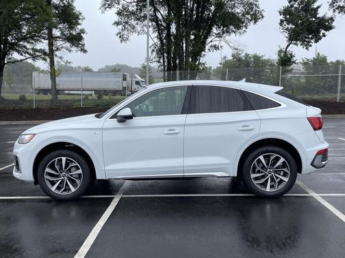 Glacier White Metallic 2023 Audi Q5 45 S line Premium Plus