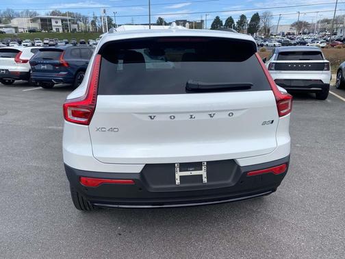 Crystal White 2026 Volvo XC40 Plus, B5 AWD Gas (mild hybrid), Dark