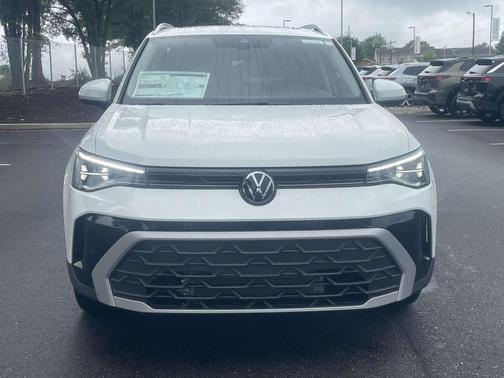 Pure White 2026 Volkswagen Taos SE