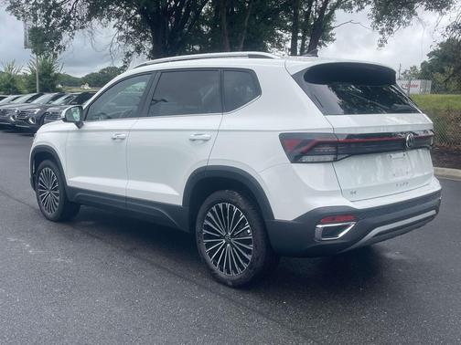Pure White 2026 Volkswagen Taos SE