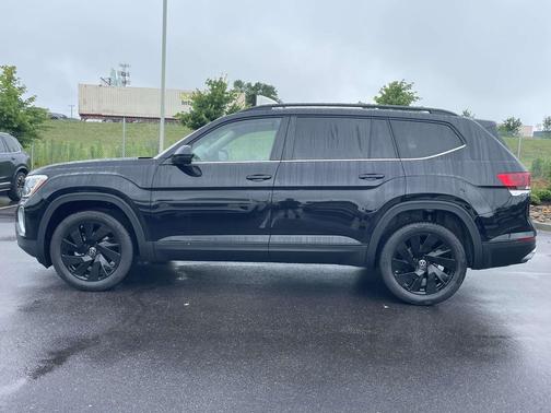 deep black pearl 2026 Volkswagen Atlas 2.0T SE w/Technology