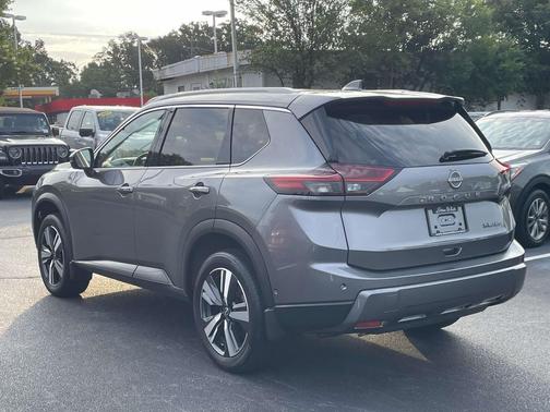 Gun Metallic 2024 Nissan Rogue SL