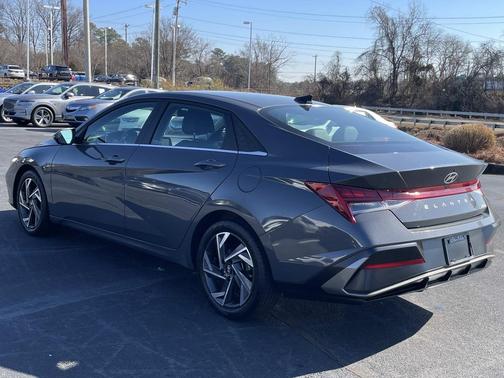 2025 Hyundai ELANTRA Limited