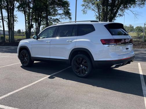 White 2026 Volkswagen Atlas 2.0T SE w/Technology 4MOTION