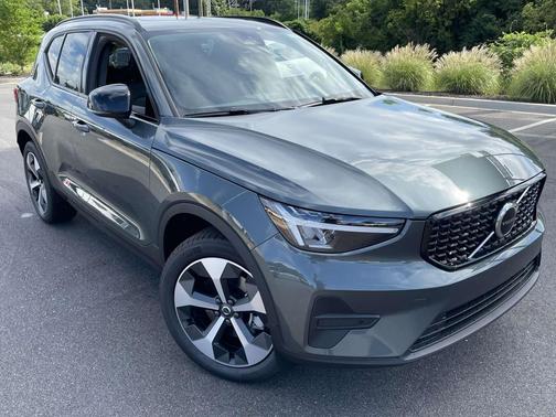 2026 Volvo XC40 B4 Core