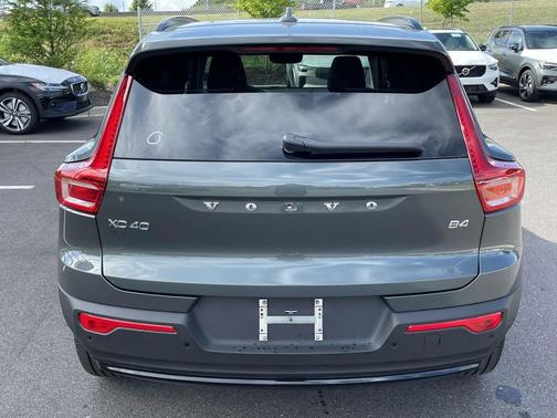 2026 Volvo XC40 B4 Core