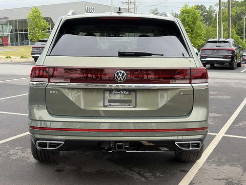 Avocado Green Pearl 2026 Volkswagen Atlas 2.0T SEL Premium R-Line 4MOTION