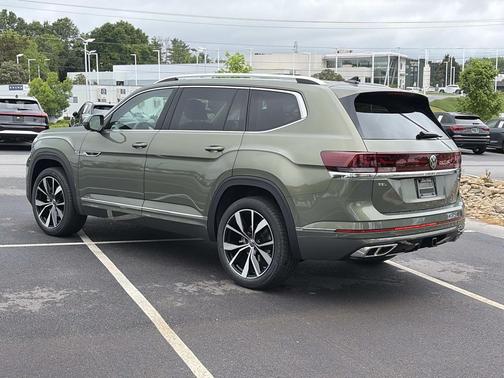 Avocado Green Pearl 2026 Volkswagen Atlas 2.0T SEL Premium R-Line 4MOTION