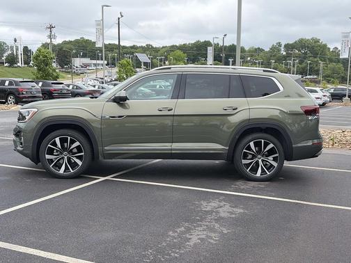 Avocado Green Pearl 2026 Volkswagen Atlas 2.0T SEL Premium R-Line 4MOTION