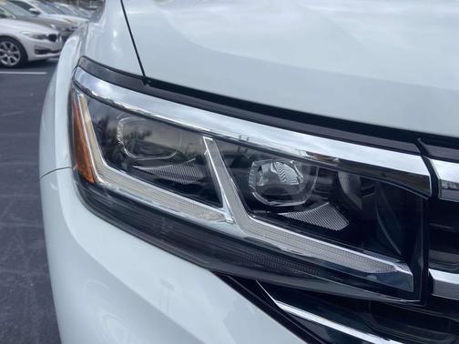 2021 Volkswagen Atlas Cross Sport 2.0T SE w/Technology