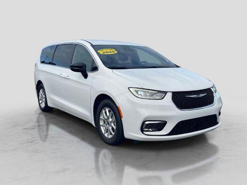 Bright White Clearcoat 2025 Chrysler Pacifica L