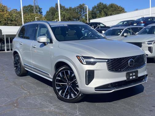 2025 Volvo XC90 B6 Plus 7-Seater