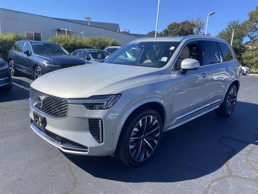 2025 Volvo XC90 B6 Plus 7-Seater