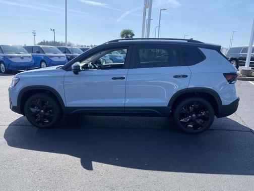 2026 Volkswagen Taos SE Black