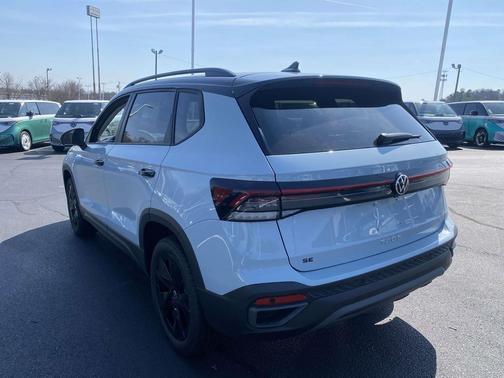 2026 Volkswagen Taos SE Black