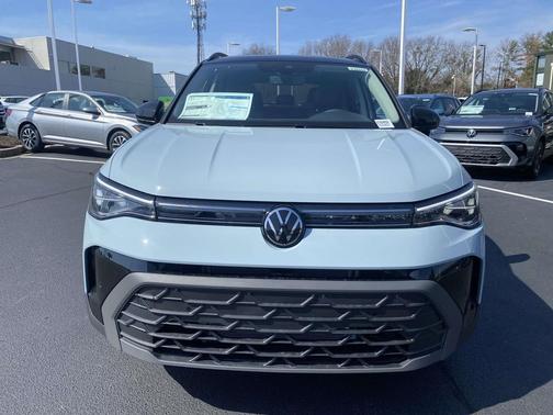 2026 Volkswagen Taos SE Black