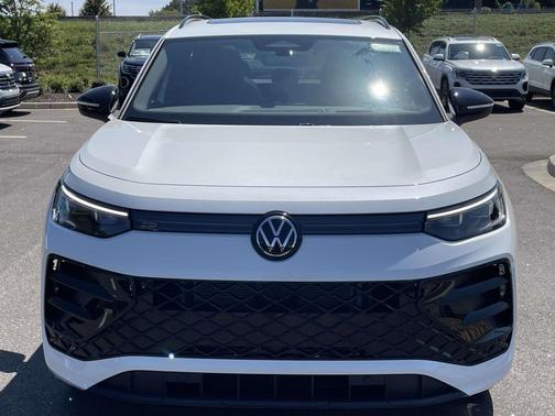 2025 Volkswagen Tiguan 2.0T SE R-Line Black