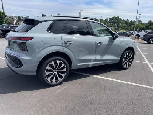 Arrow Gray Pearl Effect 2026 Audi Q3 TFSI quattro S tronic