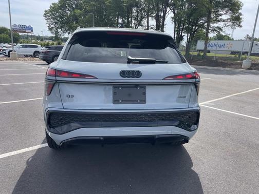 Arrow Gray Pearl Effect 2026 Audi Q3 TFSI quattro S tronic