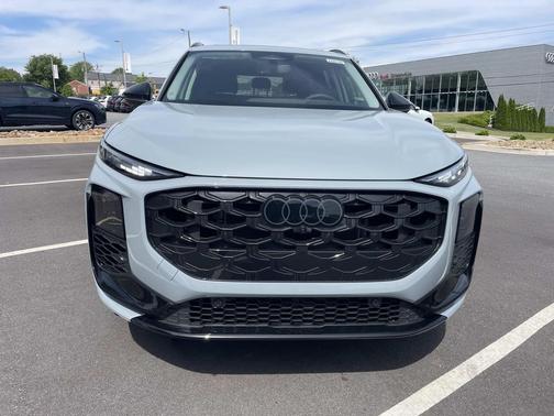 Arrow Gray Pearl Effect 2026 Audi Q3 TFSI quattro S tronic