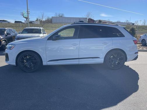 2026 Audi SQ7 4.0T Premium Plus