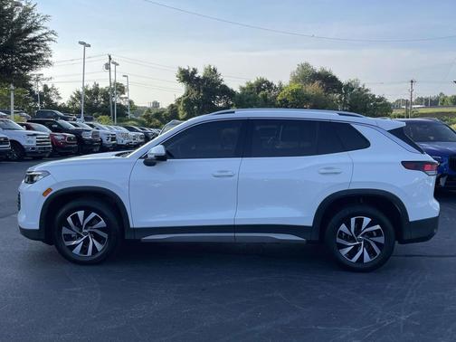 Pure White 2025 Volkswagen Tiguan 2.0T S