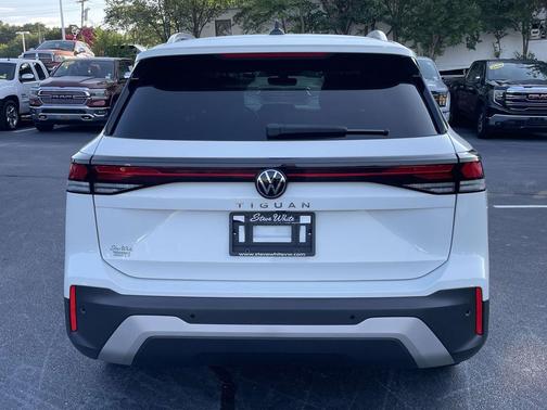Pure White 2025 Volkswagen Tiguan 2.0T S