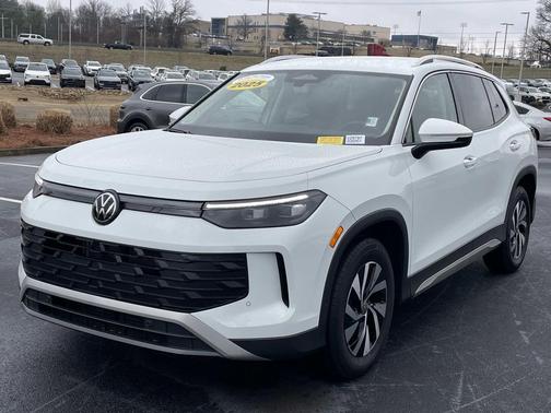 Pure White 2025 Volkswagen Tiguan 2.0T S