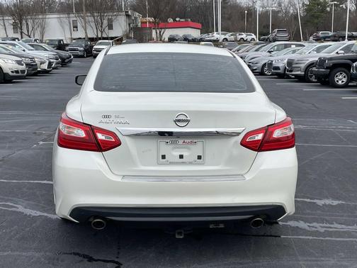 Pearl White 2017 Nissan Altima 2.5 S