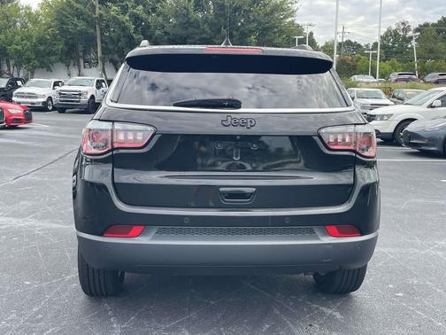 Diamond Black Crystal Pearlcoat 2020 Jeep Compass Latitude