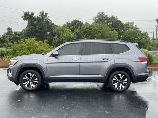 Platinum Gray Metallic 2024 Volkswagen Atlas 2.0T SE