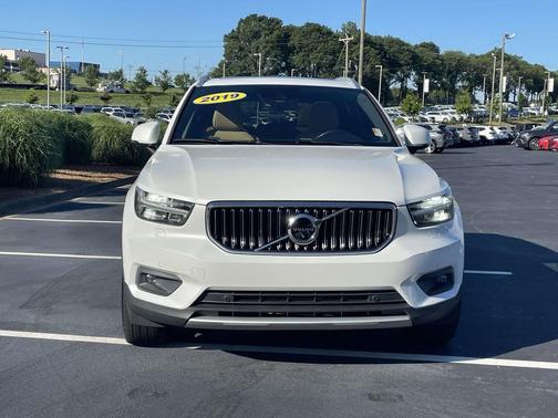 Crystal White Metallic 2019 Volvo XC40 T5 Inscription