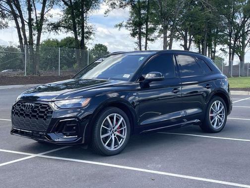 Mythos Black Metallic 2024 Audi Q5 e 55 S line Premium Plus