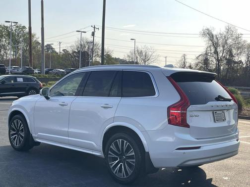 Crystal White Metallic 2022 Volvo XC90 T5 Momentum
