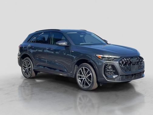 Tambora Gray Metallic 2026 Audi Q5 Premium Plus TFSI quattro S tronic