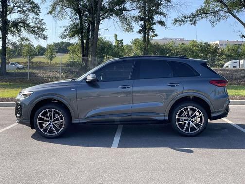 Tambora Gray Metallic 2026 Audi Q5 Premium Plus TFSI quattro S tronic
