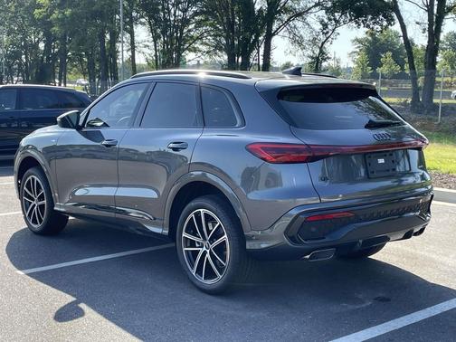 Tambora Gray Metallic 2026 Audi Q5 Premium Plus TFSI quattro S tronic