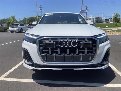 2025 Audi Q7 55 Premium Plus
