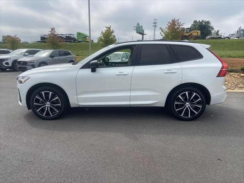 2024 Volvo XC60 B5 Plus Dark Theme