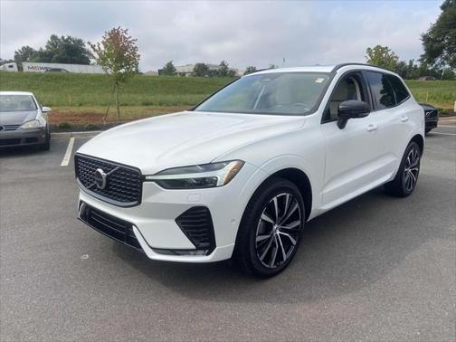2024 Volvo XC60 B5 Plus Dark Theme