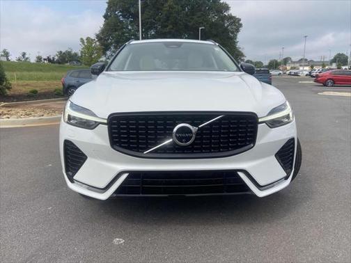 2024 Volvo XC60 B5 Plus Dark Theme