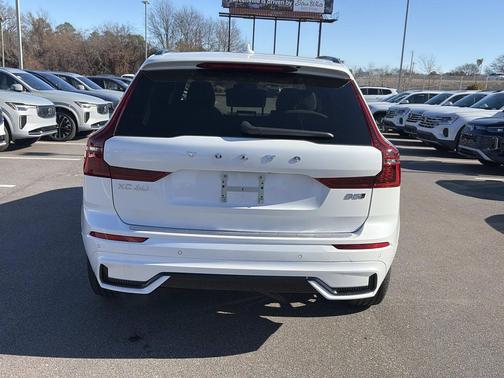 2026 Volvo XC60 B5 Plus