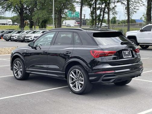 Mythos Black Metallic 2025 Audi Q3 Premium 45 TFSI S line quattro Tiptronic