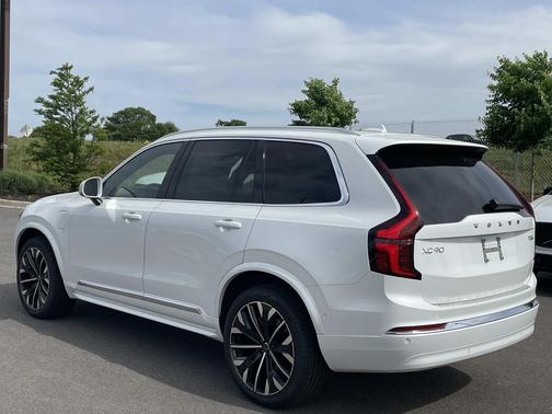Crystal White Pearl 2026 Volvo XC90 Plug-In Hybrid Plus, T8 AWD, Electric/Gasoline, Bright, 7 Seats
